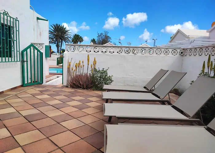 Splendid Bungalow Next To Dunes